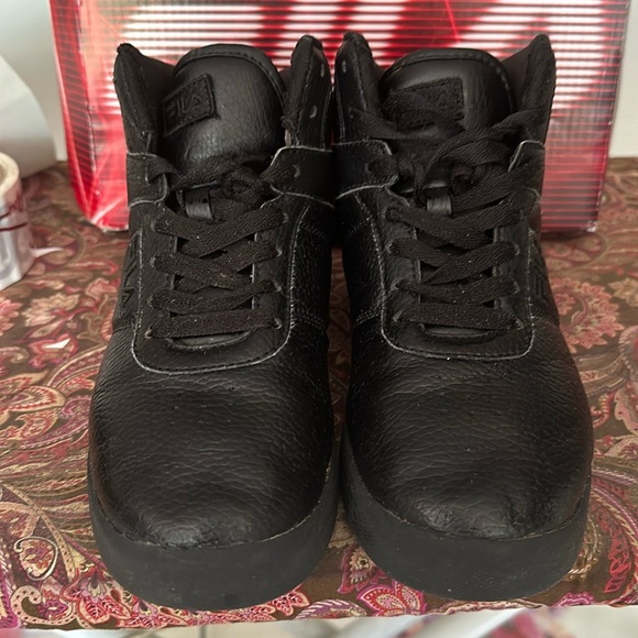 Fila Other - FILA Black BOYS' IMPRESS SNEAKERS size 4